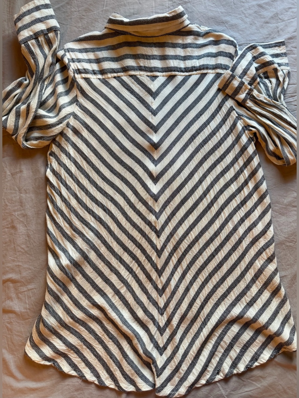 Size M Max Studio perfect button down lightweight summer shirt